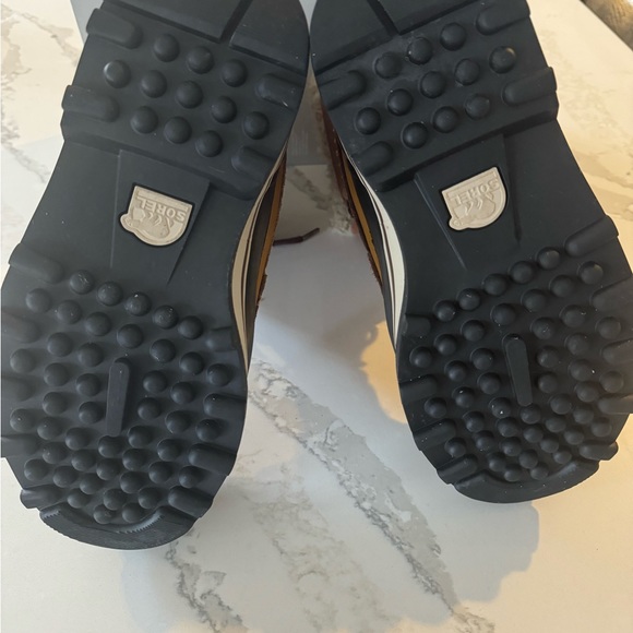 Sorel Caribou Waterproof Boots. Tan. Great condition. Only worn a few times. - Picture 10 of 10